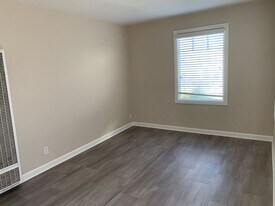 1424 Ocean Ave in Seal Beach, CA - Building Photo