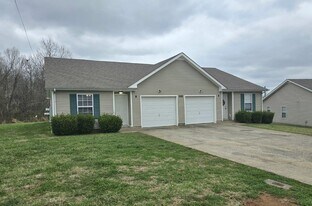 269 A EXECUTIVE AVE, CLARKSVILLE, TN 37042 in Clarksville, TN - Building Photo