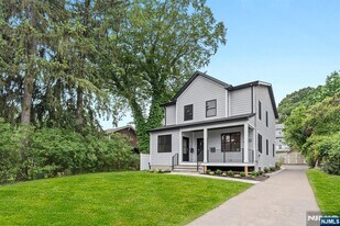 165 Jefferson Ave in Cresskill, NJ - Building Photo