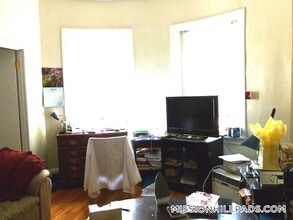 12 Wait St, Unit 2F in Boston, MA - Foto de edificio - Building Photo