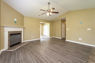 2650 Stratford Lake Rd in Winston-Salem, NC - Foto de edificio - Building Photo