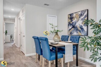 6505 Breezy Oaks Wy in Jacksonville, FL - Foto de edificio - Building Photo