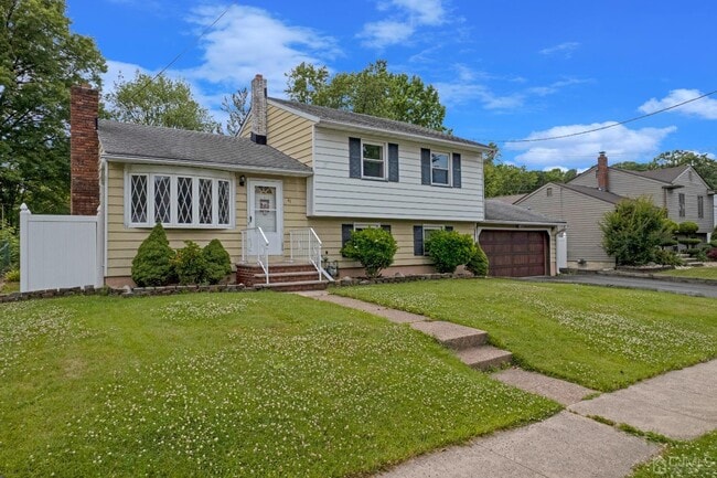 41 Terry Ave in Edison, NJ - Building Photo - Building Photo