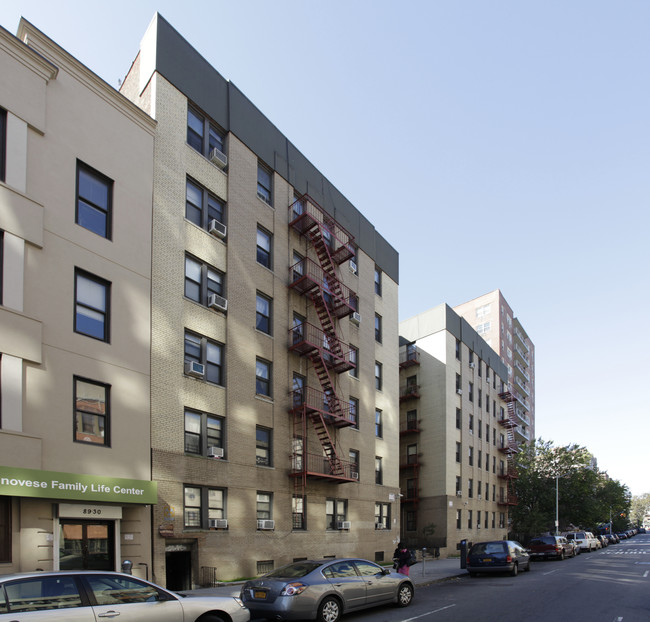 89-20 161st St in Jamaica, NY - Foto de edificio - Building Photo