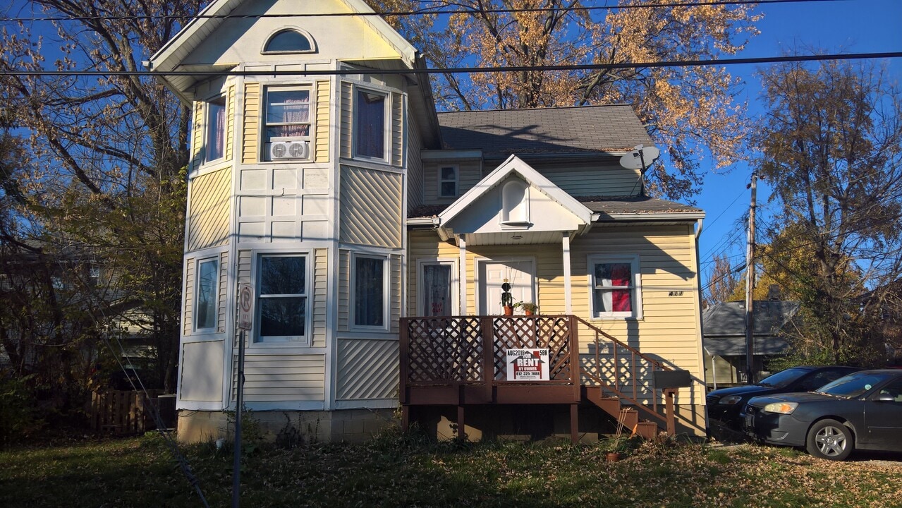411 N Dunn St in Bloomington, IN - Building Photo