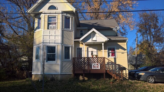property at 411 N Dunn St