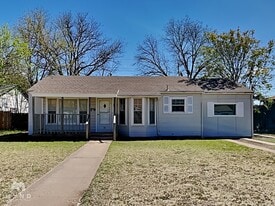 2005 49th St in Lubbock, TX - Building Photo