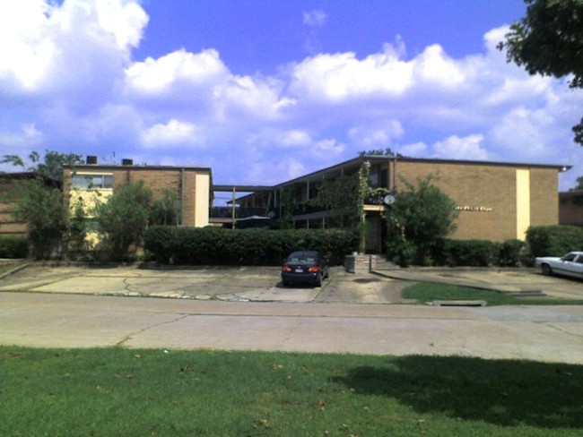 Century Apartments in Houston, TX - Building Photo - Building Photo