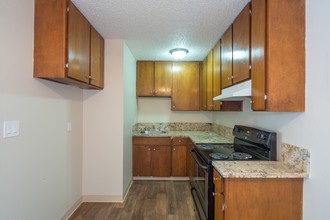 Fairway Apartments in Sacramento, CA - Building Photo - Building Photo