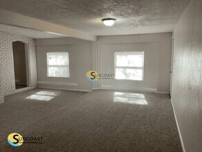 4805 Locksley Ave in Jacksonville, FL - Foto de edificio - Building Photo