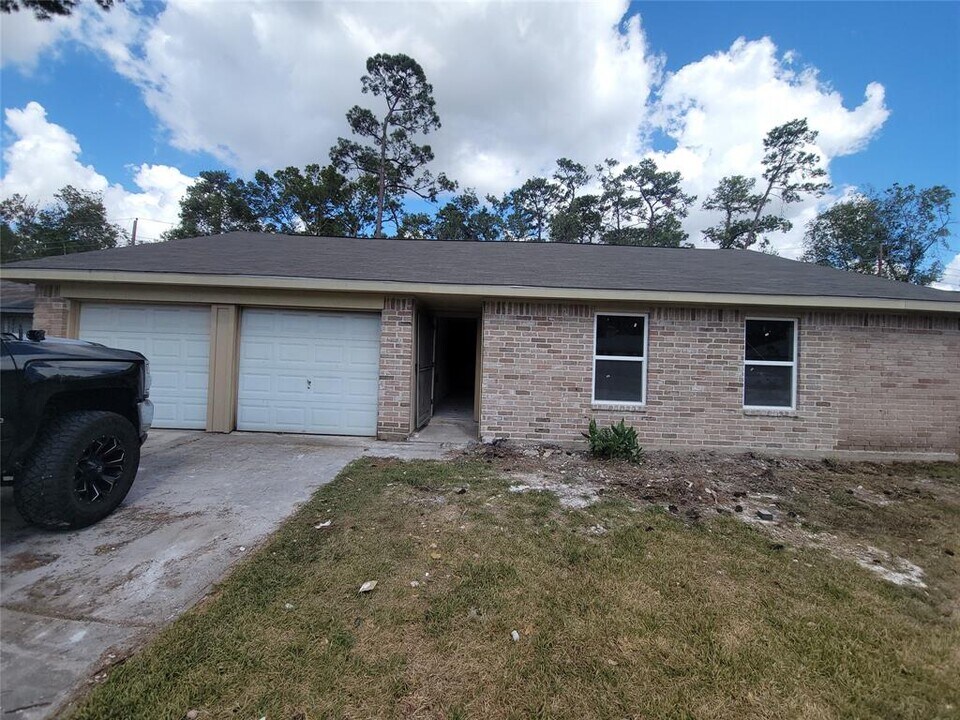7711 Peacock Park in Humble, TX - Building Photo