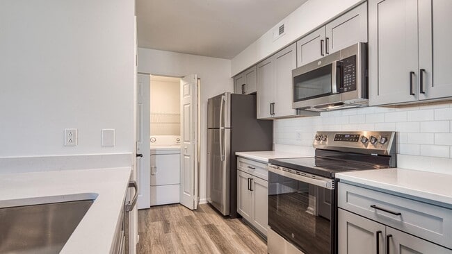 Latitudes Apartments in Virginia Beach, VA - Building Photo - Building Photo