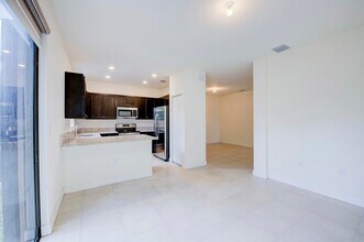 6574 S Anise Ct in Davie, FL - Building Photo - Building Photo