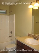 2745 28th Pl in Forest Grove, OR - Foto de edificio - Building Photo