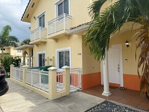 7458 NW 179th Terrace in Hialeah, FL - Building Photo - Building Photo