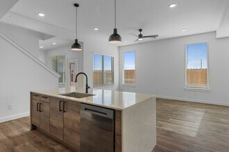 1864 Dry Cherry Ln in Dayton, TX - Foto de edificio - Building Photo