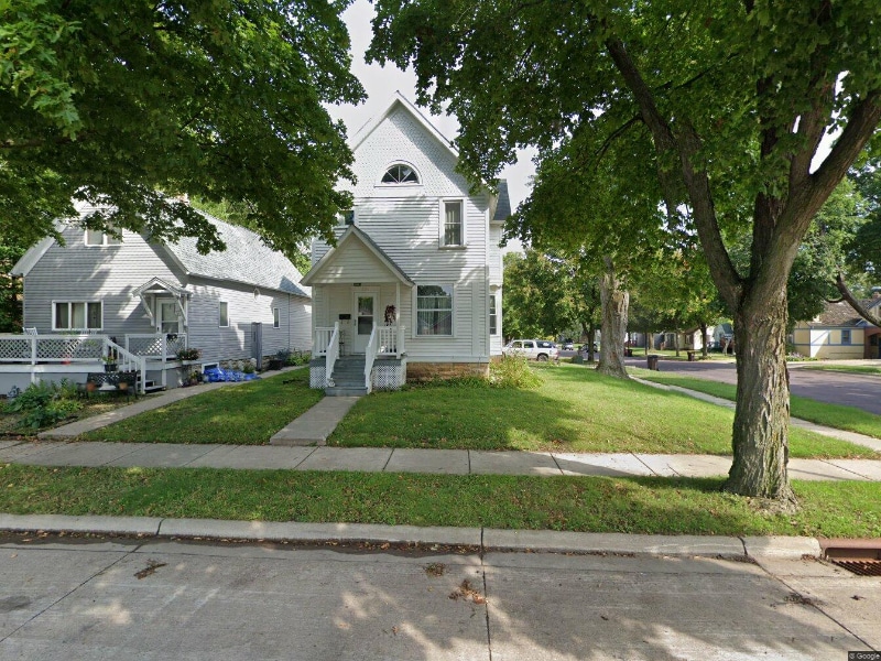 231 S Prairie Ave in Fairmont, MN - Building Photo