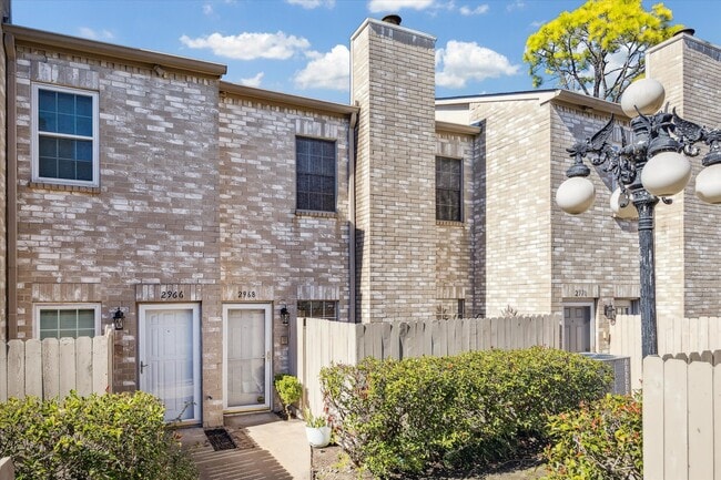 2968 Holly Hall St in Houston, TX - Building Photo - Building Photo