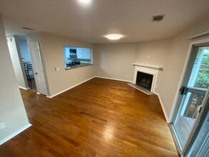 1806 Queen Anne Ct in Atlanta, GA - Building Photo - Building Photo
