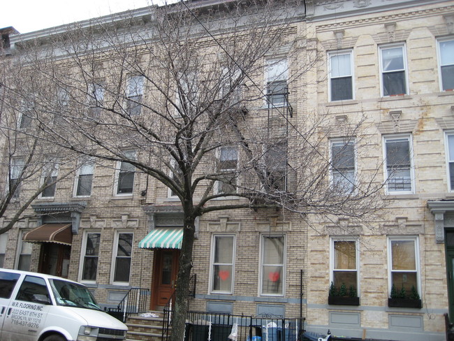 1934 Grove St in Flushing, NY - Building Photo - Building Photo