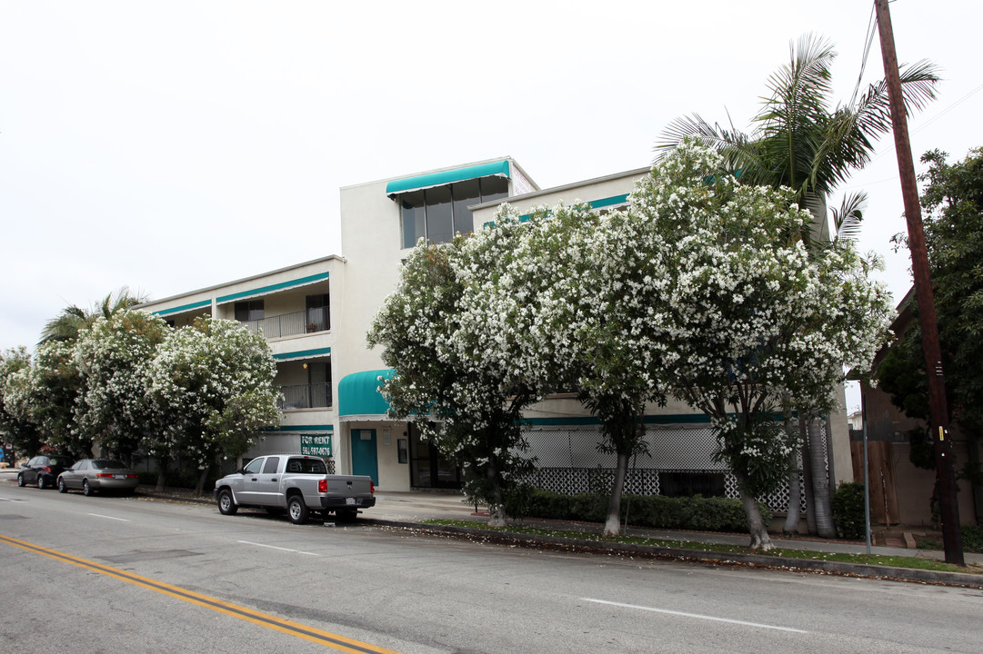 Broadway Plaza in Long Beach, CA - Building Photo