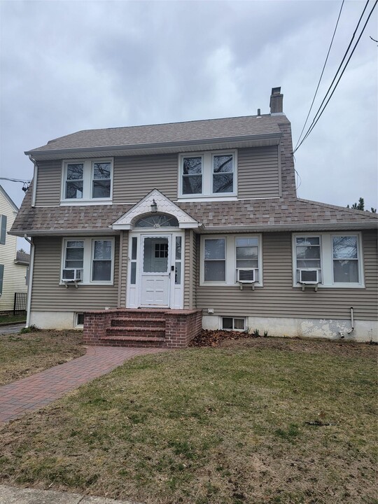 61 Vincent Pl-Unit -2nd Floor in Lynbrook, NY - Building Photo