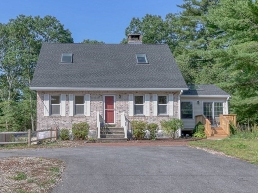 22 Quiet Hollow in Plymouth, MA - Building Photo