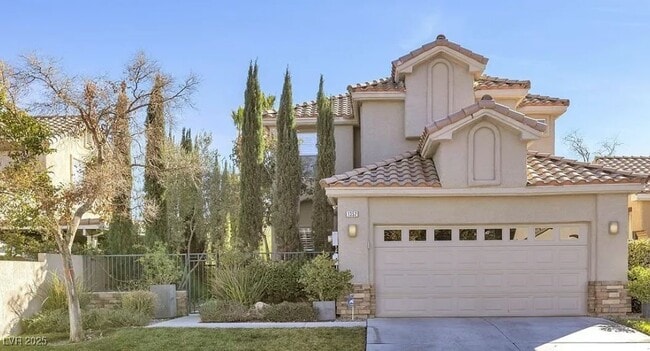 1352 Fox Acres Dr