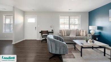 231 New Shackle Island Rd in Hendersonville, TN - Foto de edificio - Building Photo