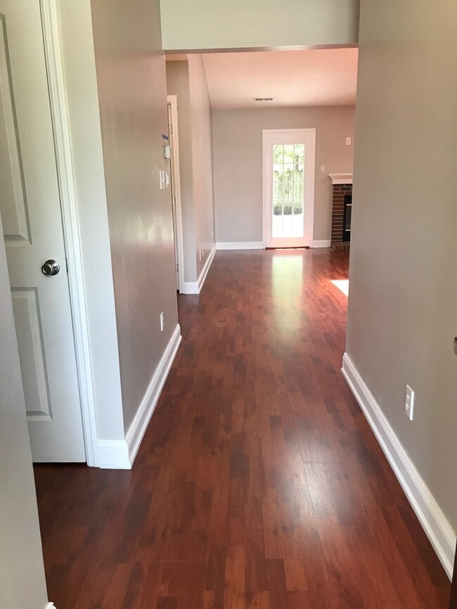 104 E Pebble Ct in Jacksonville, NC - Building Photo - Building Photo