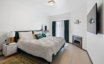 1717 Malcolm Ave, Unit 302 in Los Angeles, CA - Foto de edificio - Building Photo
