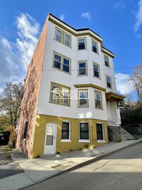 10 Bickford Ave, Unit 3 in Boston, MA - Foto de edificio - Building Photo