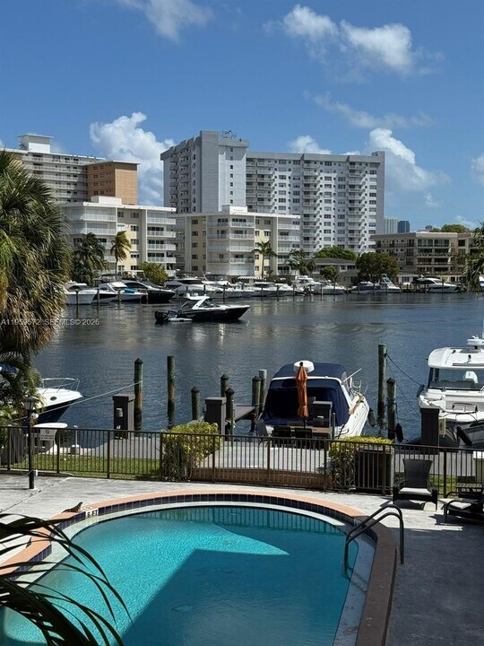 2420 Diana Dr in Hallandale Beach, FL - Building Photo