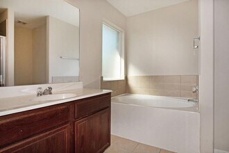 127 Rodeo Dr in Manvel, TX - Foto de edificio - Building Photo