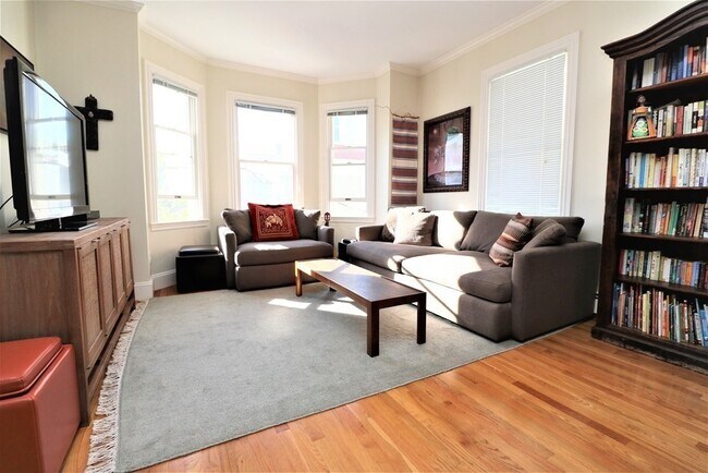 8 Caldwell Ave in Somerville, MA - Building Photo - Building Photo