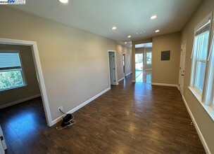 279 Estabrook St in San Leandro, CA - Building Photo - Building Photo