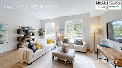 13706 Manor Way in Lynnwood, WA - Building Photo - Building Photo