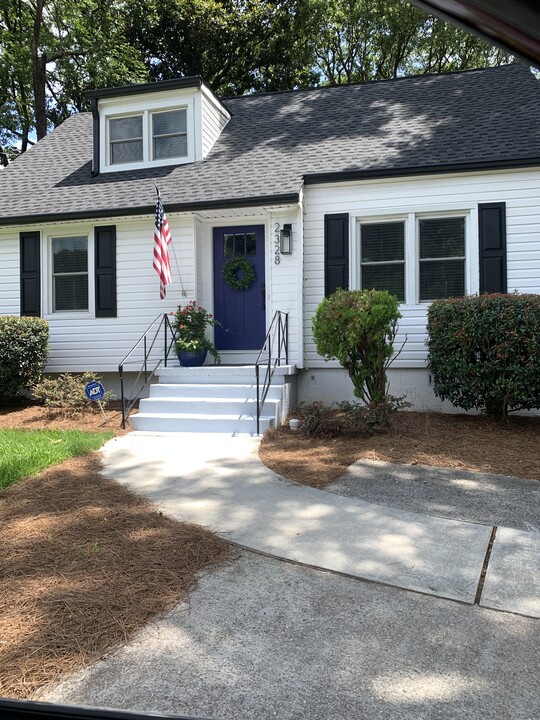 2328 Johnson Ferry Rd in Chamblee, GA - Building Photo