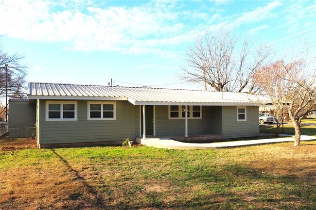 property at 352 W Vaughan St