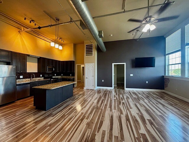 805 S 8th St in Waco, TX - Building Photo