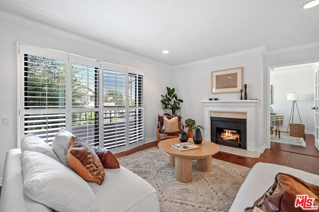 4370 Troost Ave-Unit -201 in Los Angeles, CA - Building Photo - Building Photo