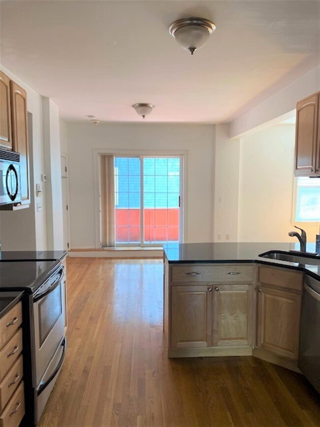 17 Marcella St, Unit 4 in Cambridge, MA - Building Photo - Building Photo
