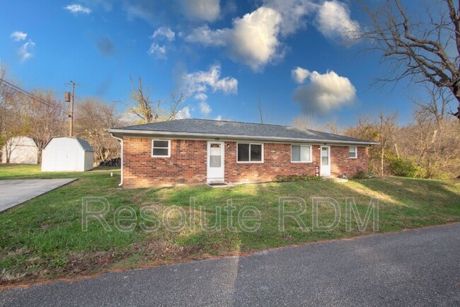 138 Wilson Dr in New Palestine, IN - Building Photo - Building Photo