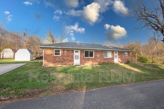 140 Wilson Dr in New Palestine, IN - Building Photo - Building Photo