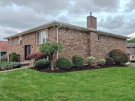 621 N Rogers Ave in Endicott, NY - Building Photo