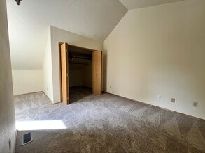 1232 SW Maple Tree Ct in Corvallis, OR - Foto de edificio - Building Photo