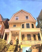 122 Jewett Ave in Jersey City, NJ - Building Photo