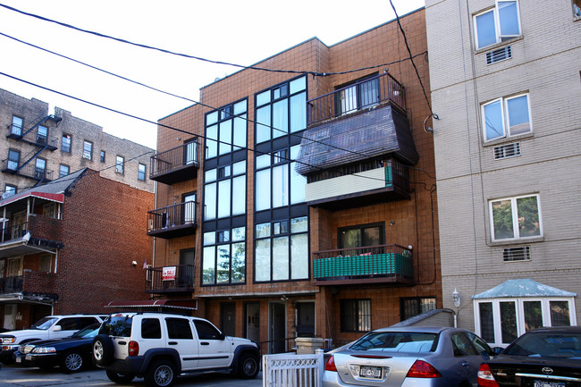 13250 Maple Ave in Flushing, NY - Building Photo - Building Photo