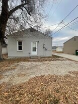 107 2nd St in West Des Moines, IA - Building Photo