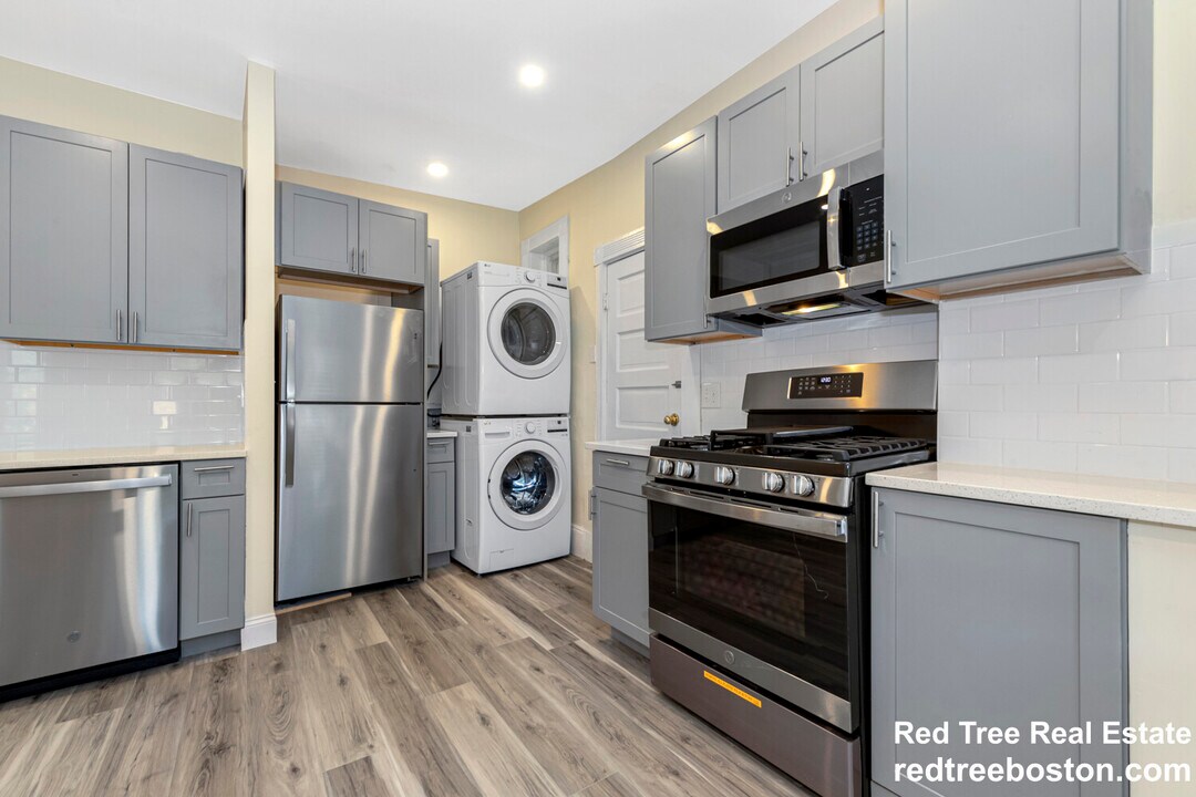 46 Brackett St, Unit 3 in Boston, MA - Building Photo
